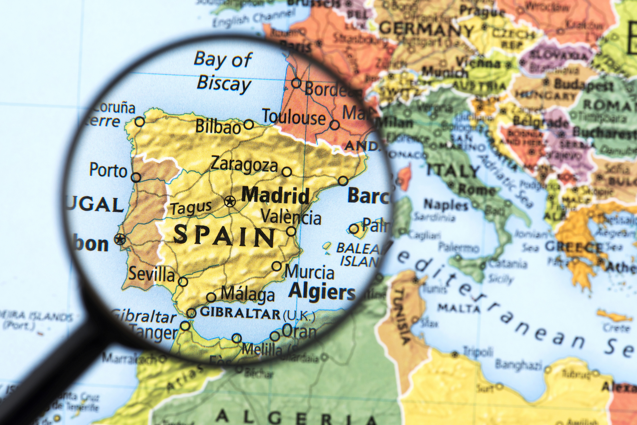 Из которых расположено именно в. Испания на карте Европы.